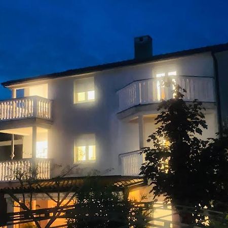 Apartments Basic Sveti Anton 88 Malinska Bagian luar foto