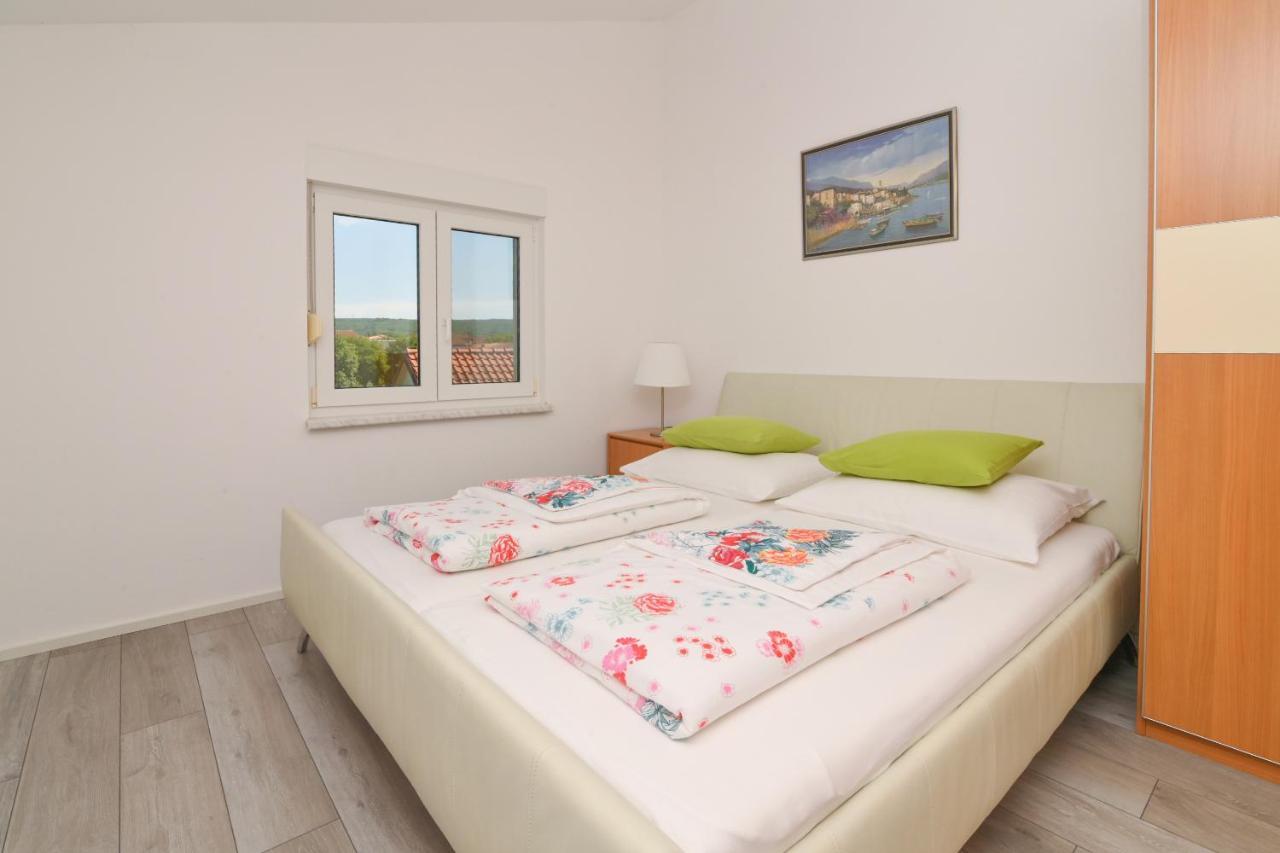 Apartments Basic Sveti Anton 88 Malinska Bagian luar foto