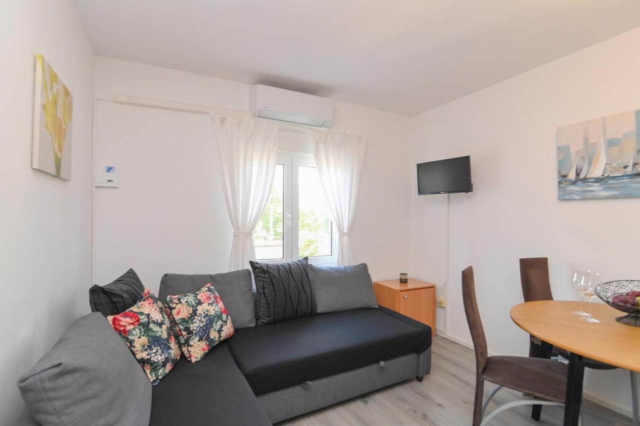 Apartments Basic Sveti Anton 88 Malinska Bagian luar foto