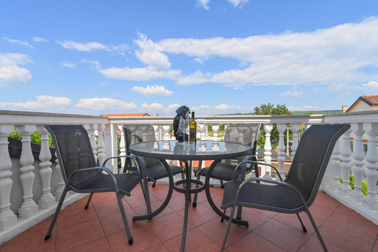 Apartments Basic Sveti Anton 88 Malinska Bagian luar foto