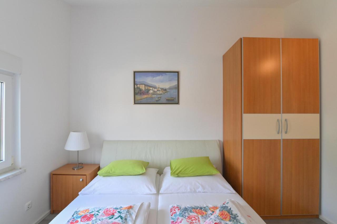 Apartments Basic Sveti Anton 88 Malinska Bagian luar foto
