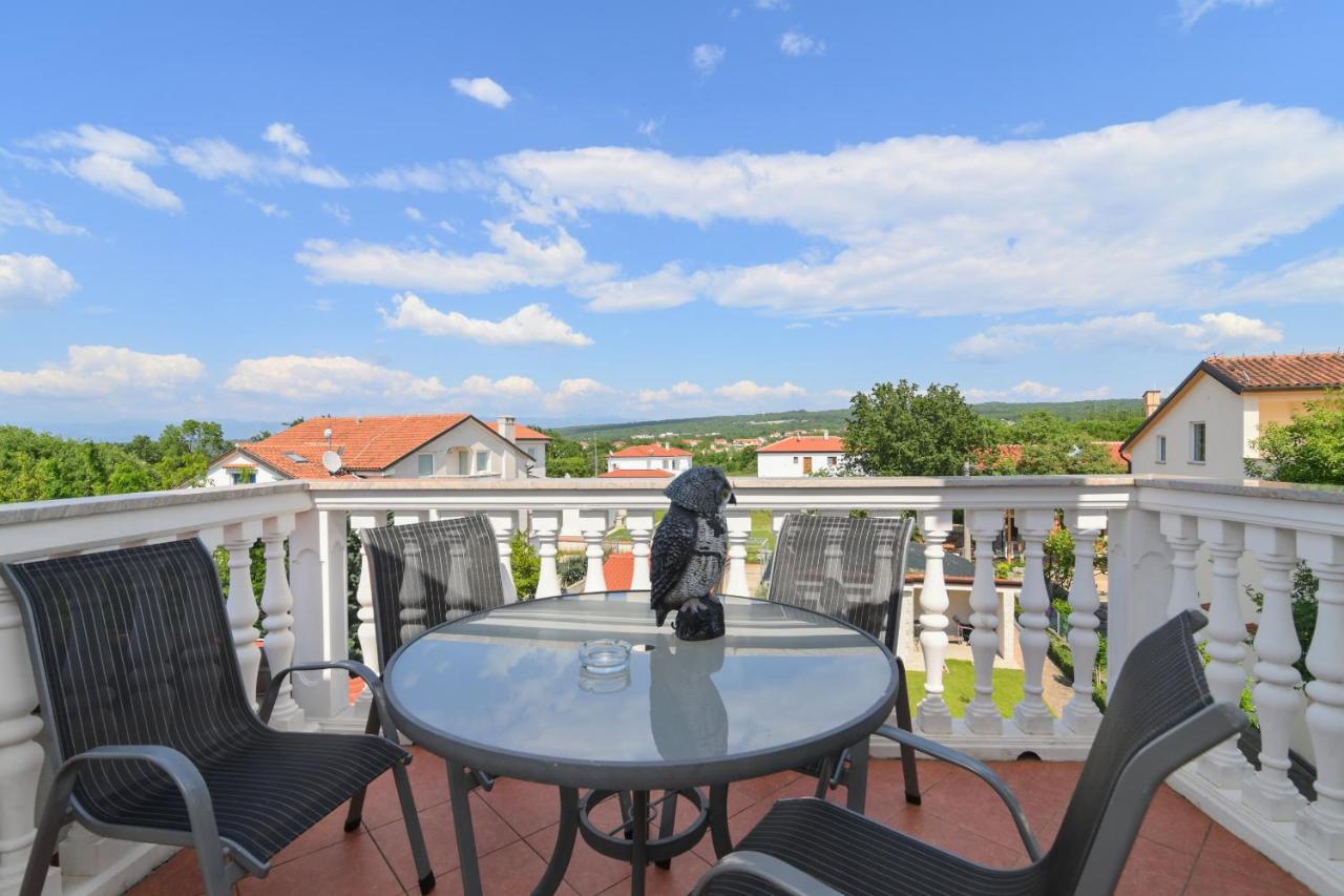 Apartments Basic Sveti Anton 88 Malinska Bagian luar foto