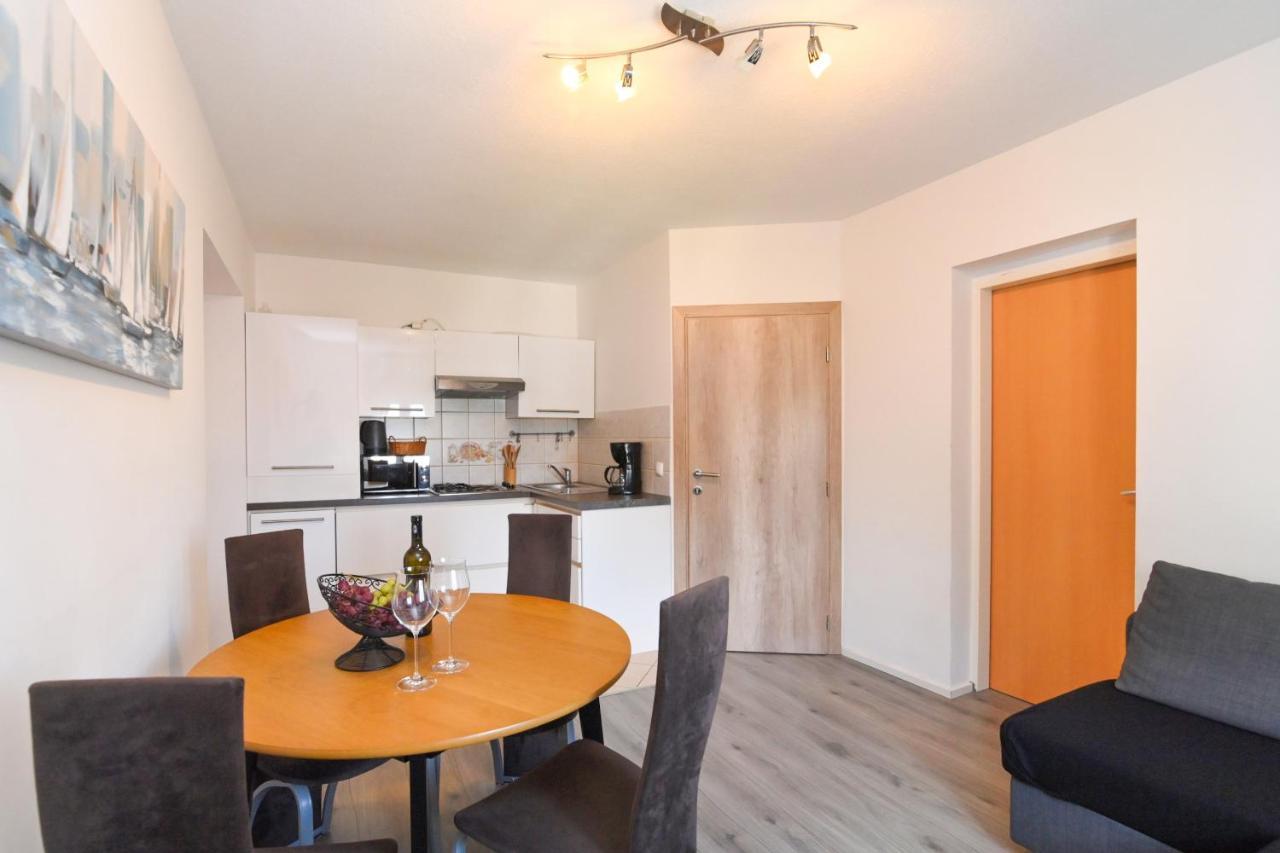 Apartments Basic Sveti Anton 88 Malinska Bagian luar foto