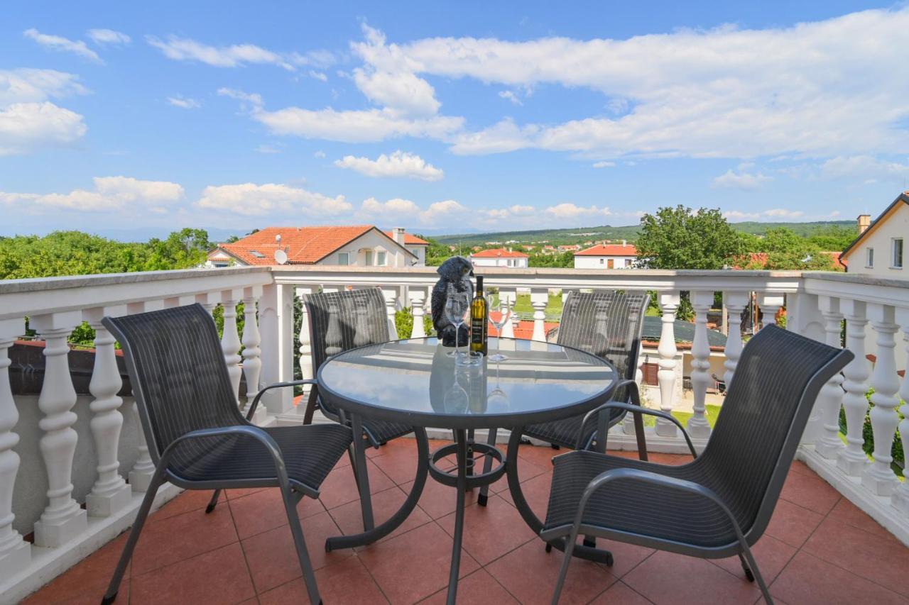 Apartments Basic Sveti Anton 88 Malinska Bagian luar foto