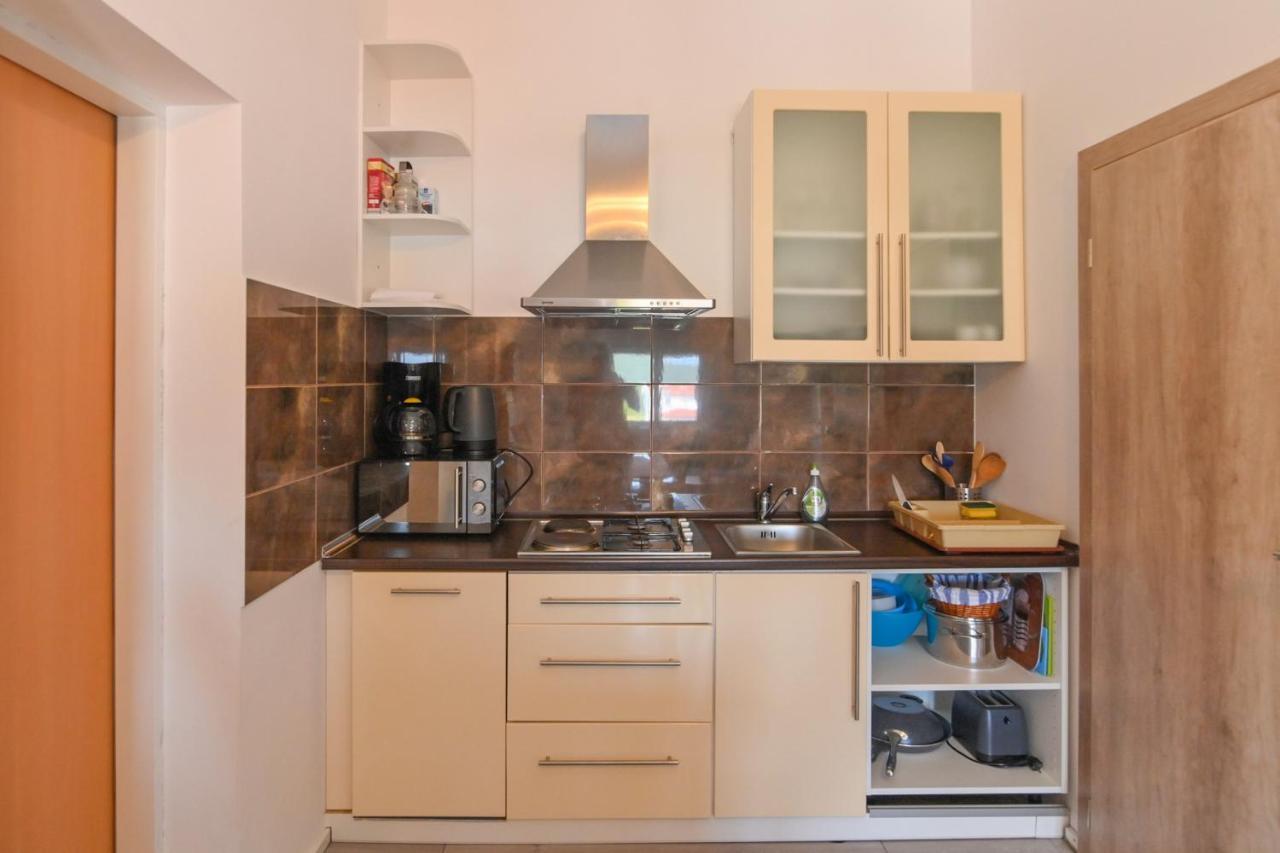 Apartments Basic Sveti Anton 88 Malinska Bagian luar foto