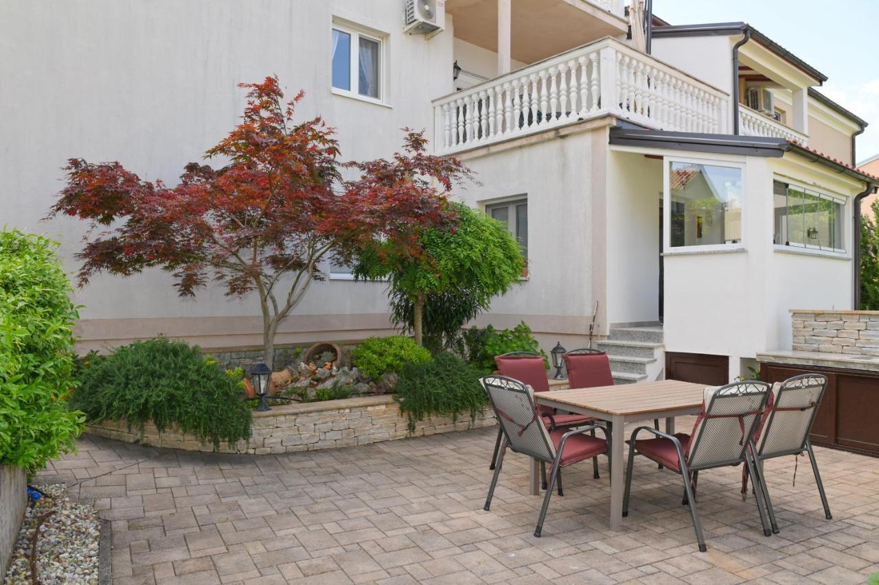 Apartments Basic Sveti Anton 88 Malinska Bagian luar foto