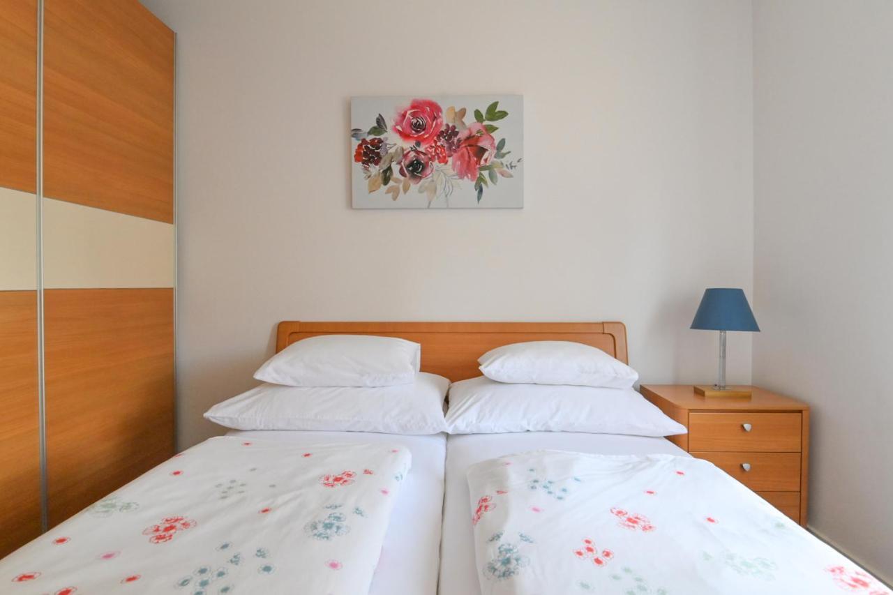 Apartments Basic Sveti Anton 88 Malinska Bagian luar foto