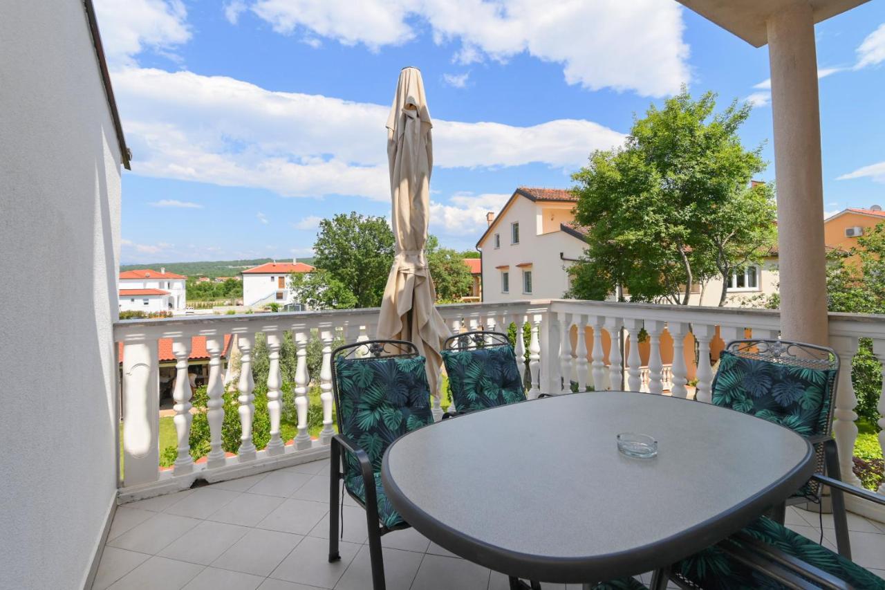 Apartments Basic Sveti Anton 88 Malinska Bagian luar foto