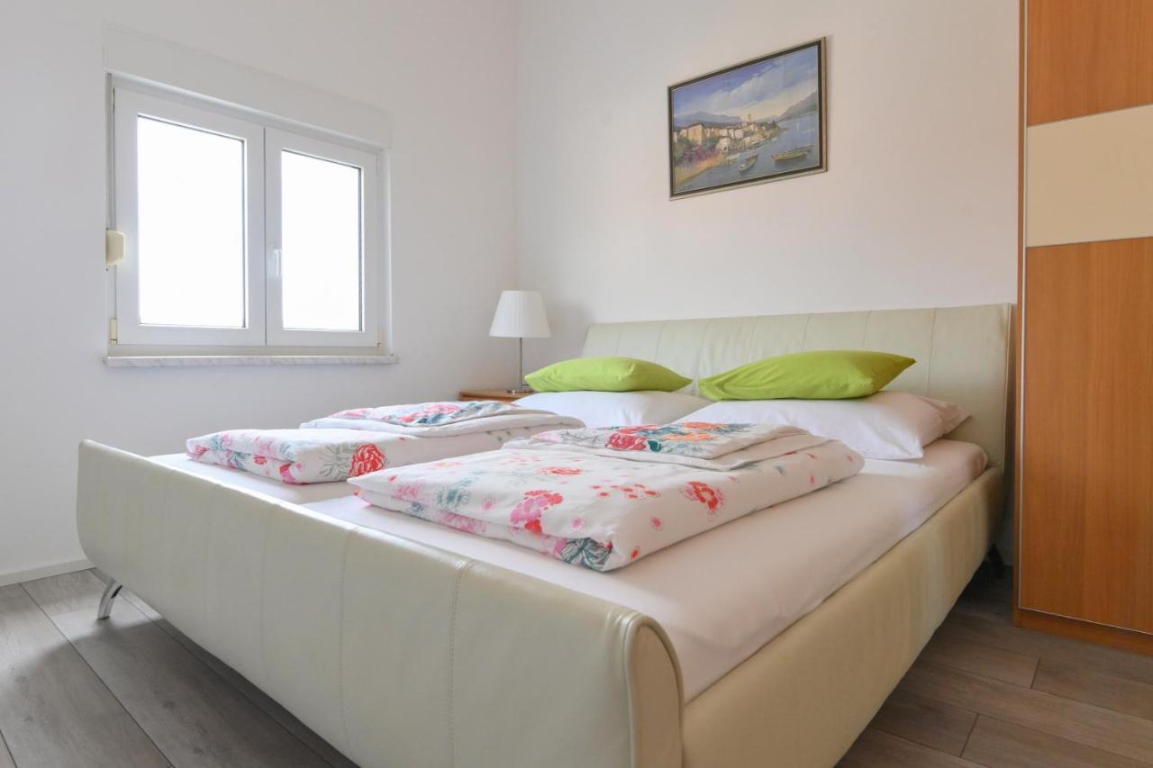 Apartments Basic Sveti Anton 88 Malinska Bagian luar foto